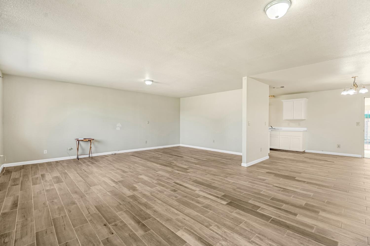 7990 S Mcmullin Grade, Fresno, CA 93706