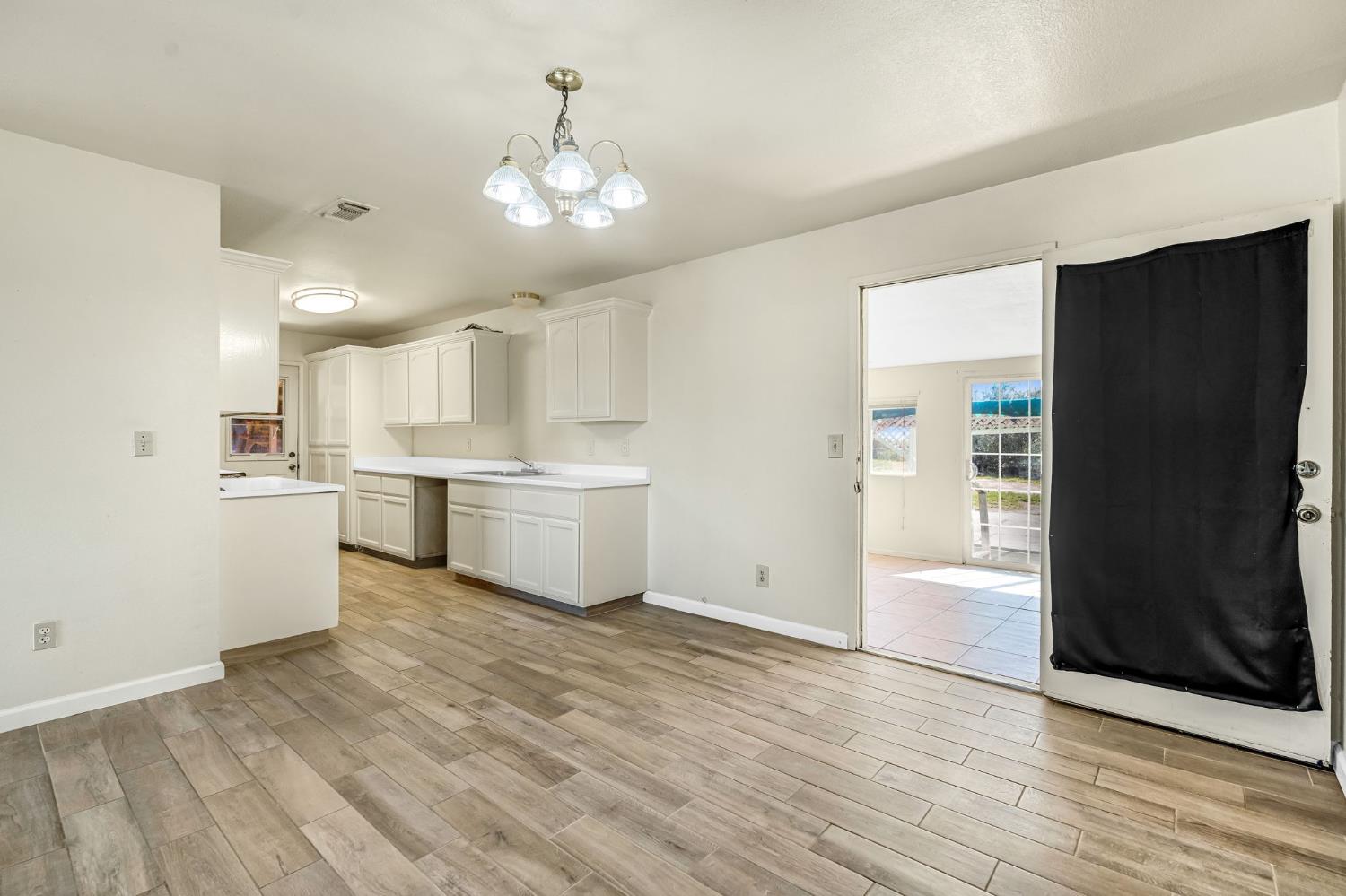 7990 S Mcmullin Grade, Fresno, CA 93706