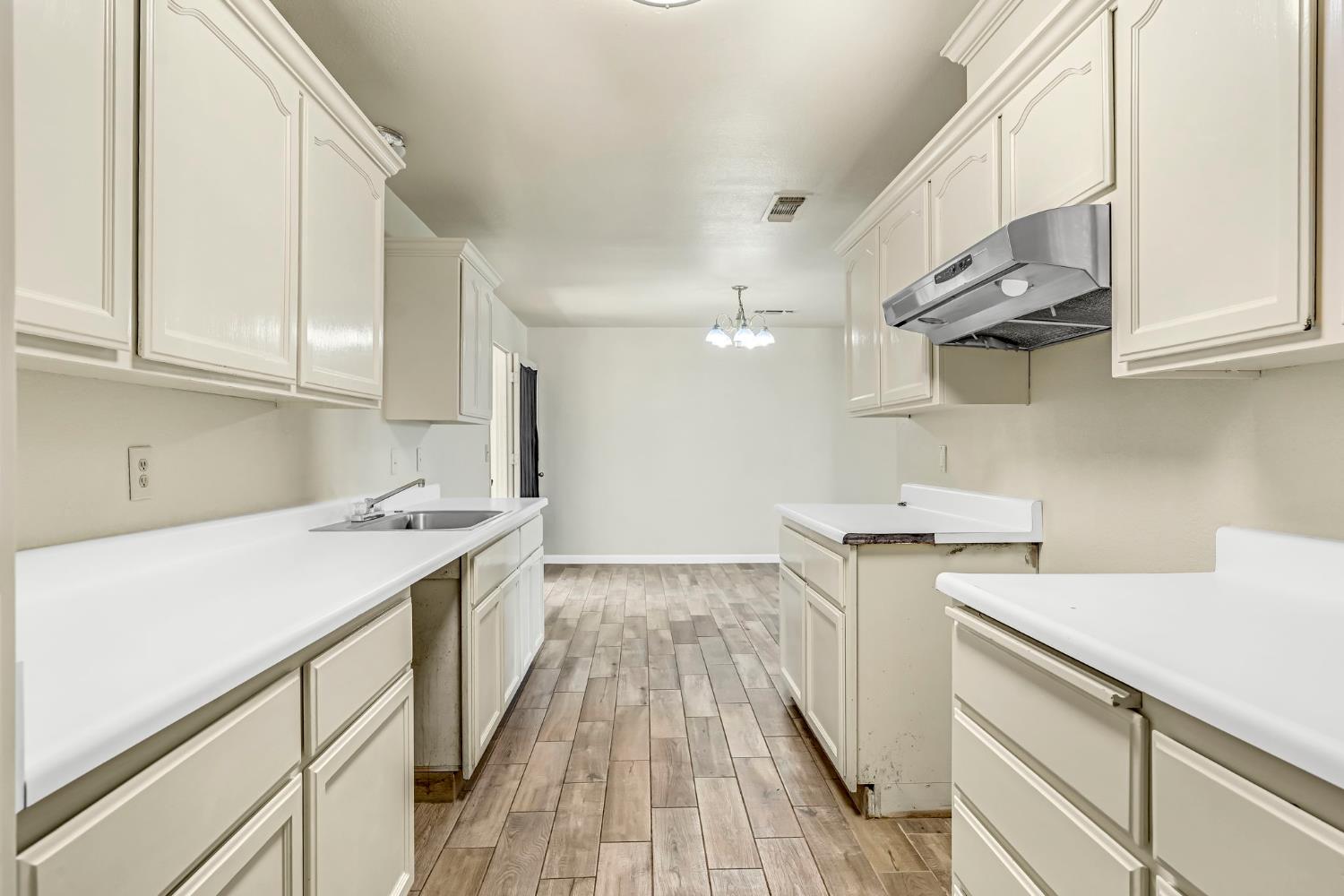 7990 S Mcmullin Grade, Fresno, CA 93706