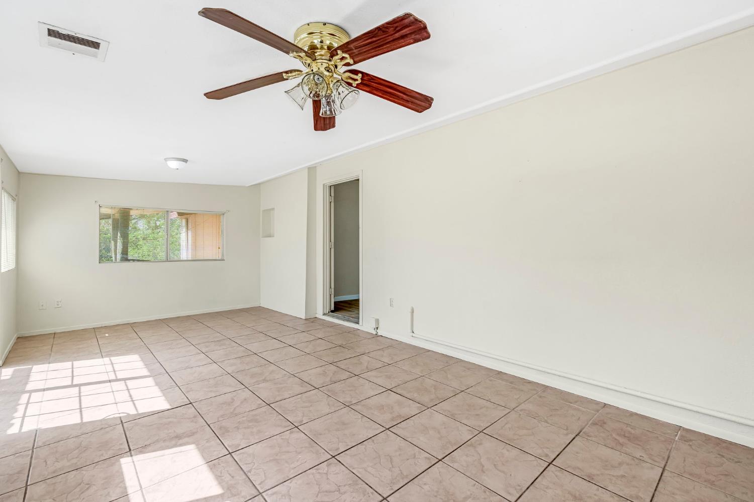 7990 S Mcmullin Grade, Fresno, CA 93706