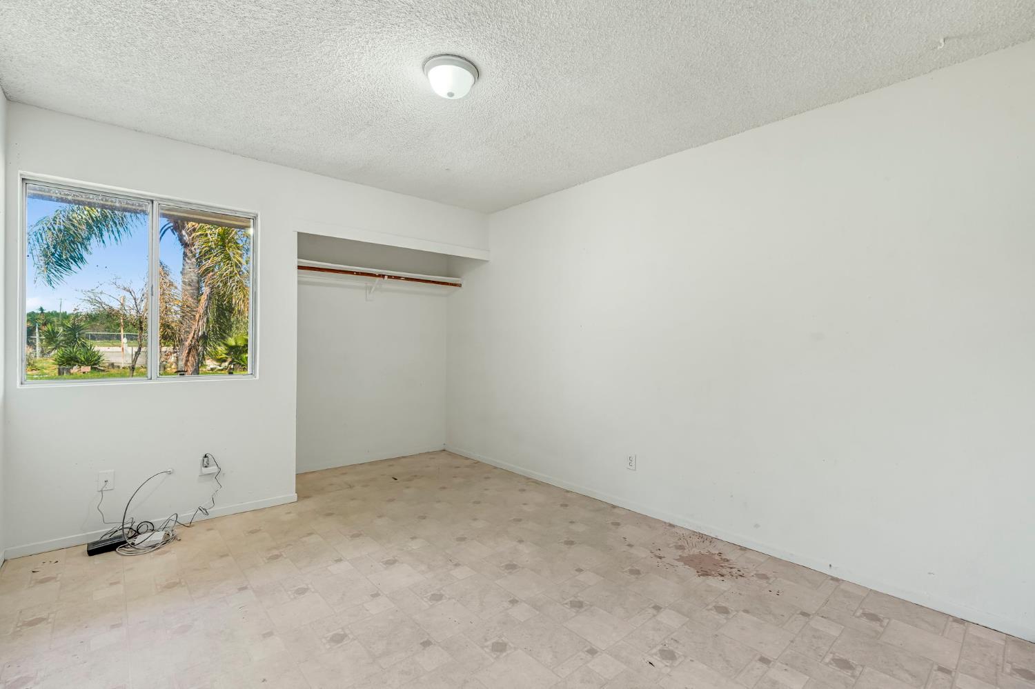 7990 S Mcmullin Grade, Fresno, CA 93706