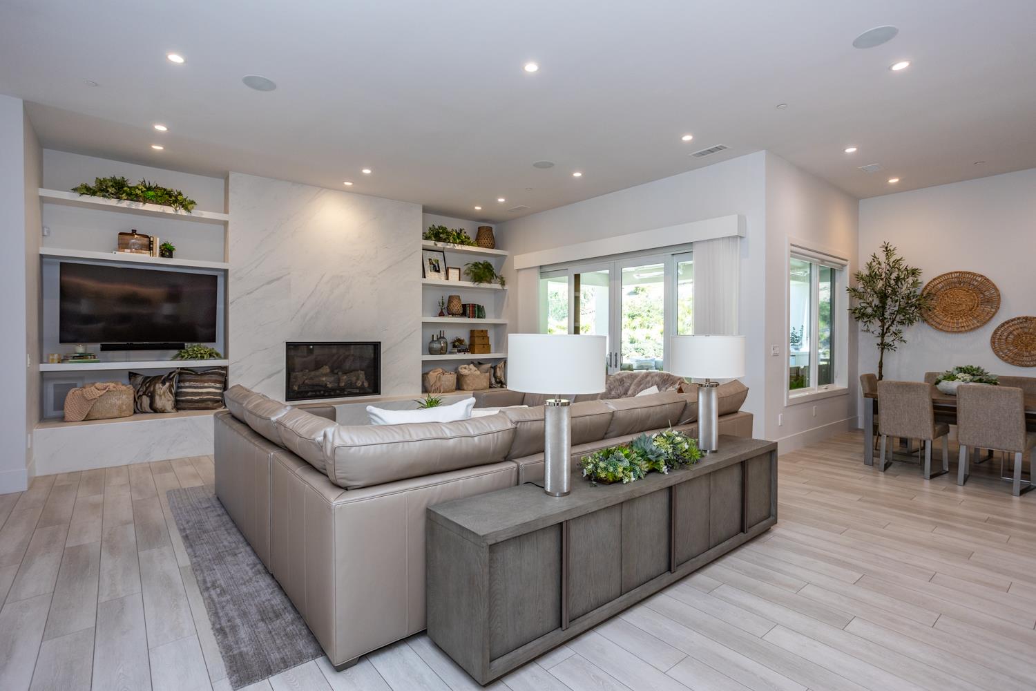 10312 Fox Borough Dr, Oakdale, CA 95361