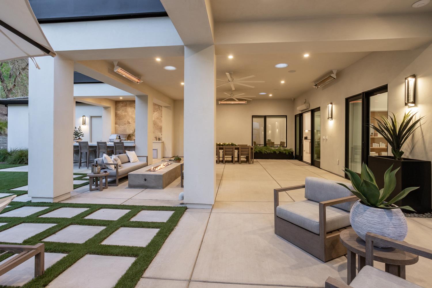 10312 Fox Borough Dr, Oakdale, CA 95361