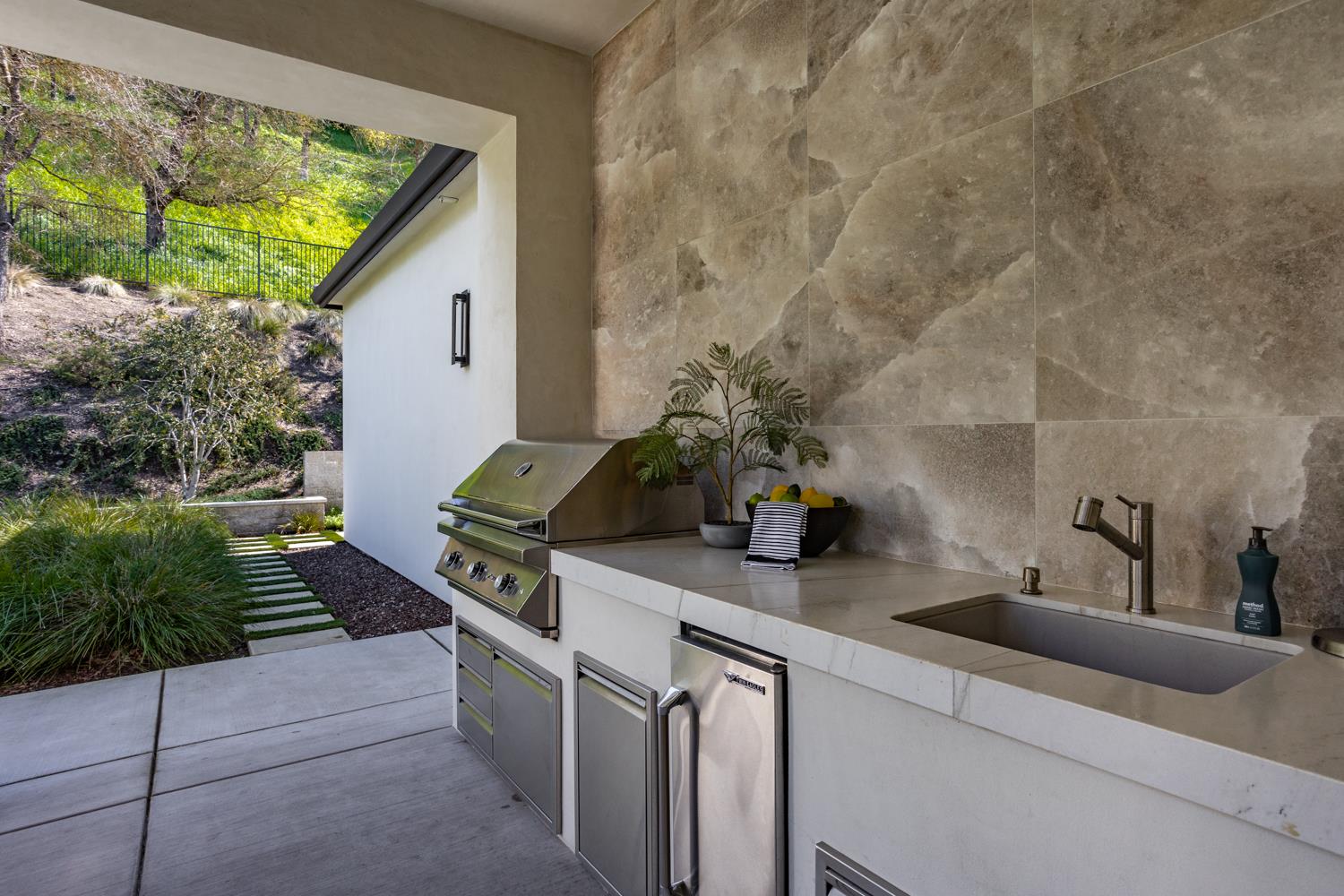 10312 Fox Borough Dr, Oakdale, CA 95361