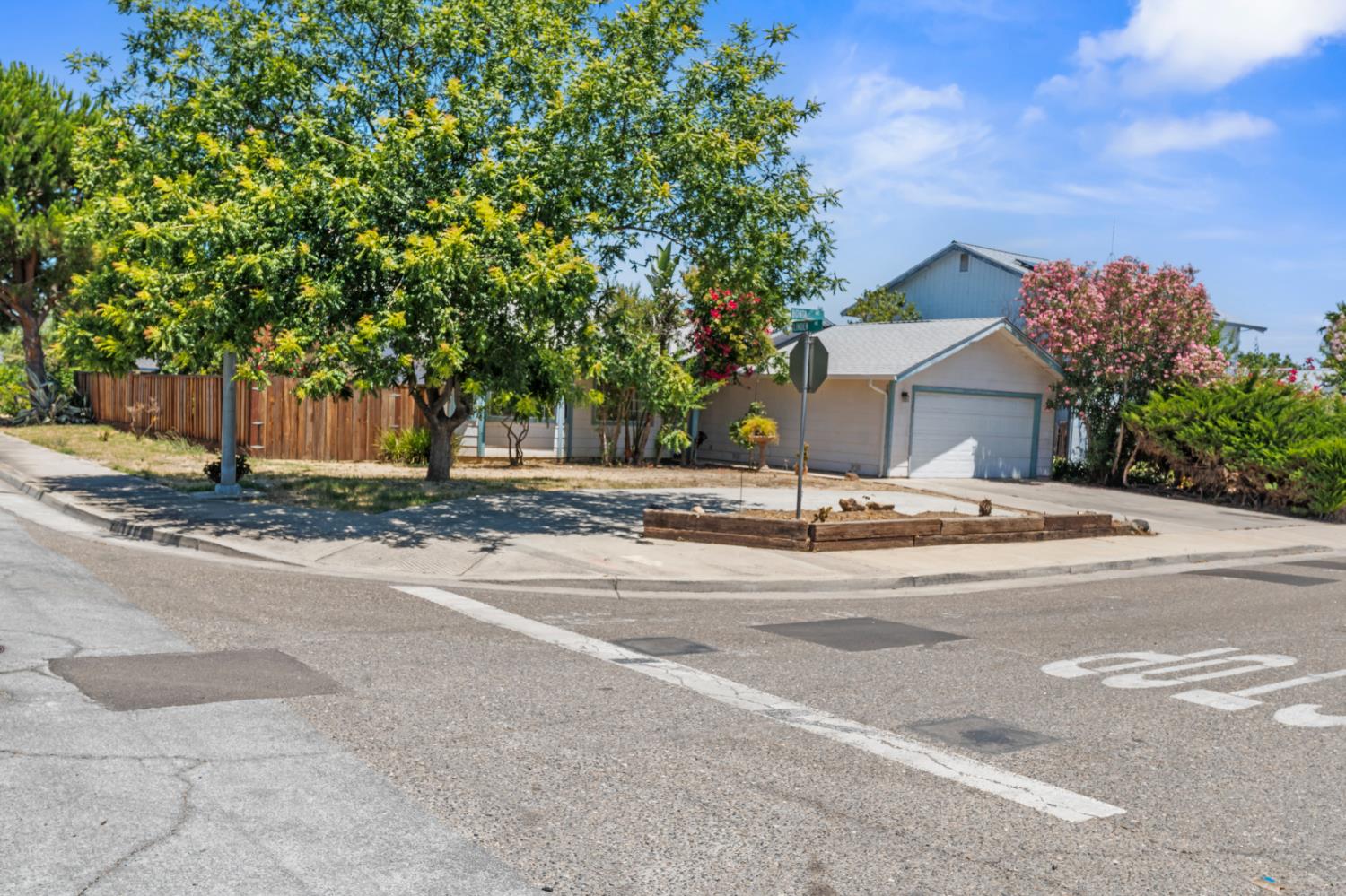 1285 Bonta Ave, Gustine, CA 95322