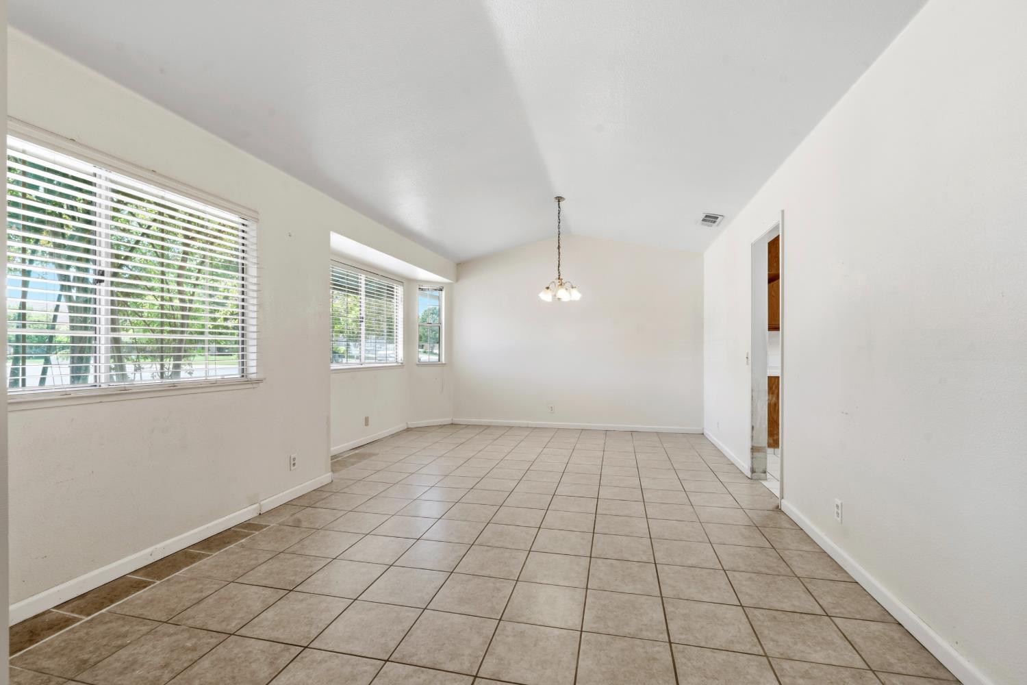1285 Bonta Ave, Gustine, CA 95322