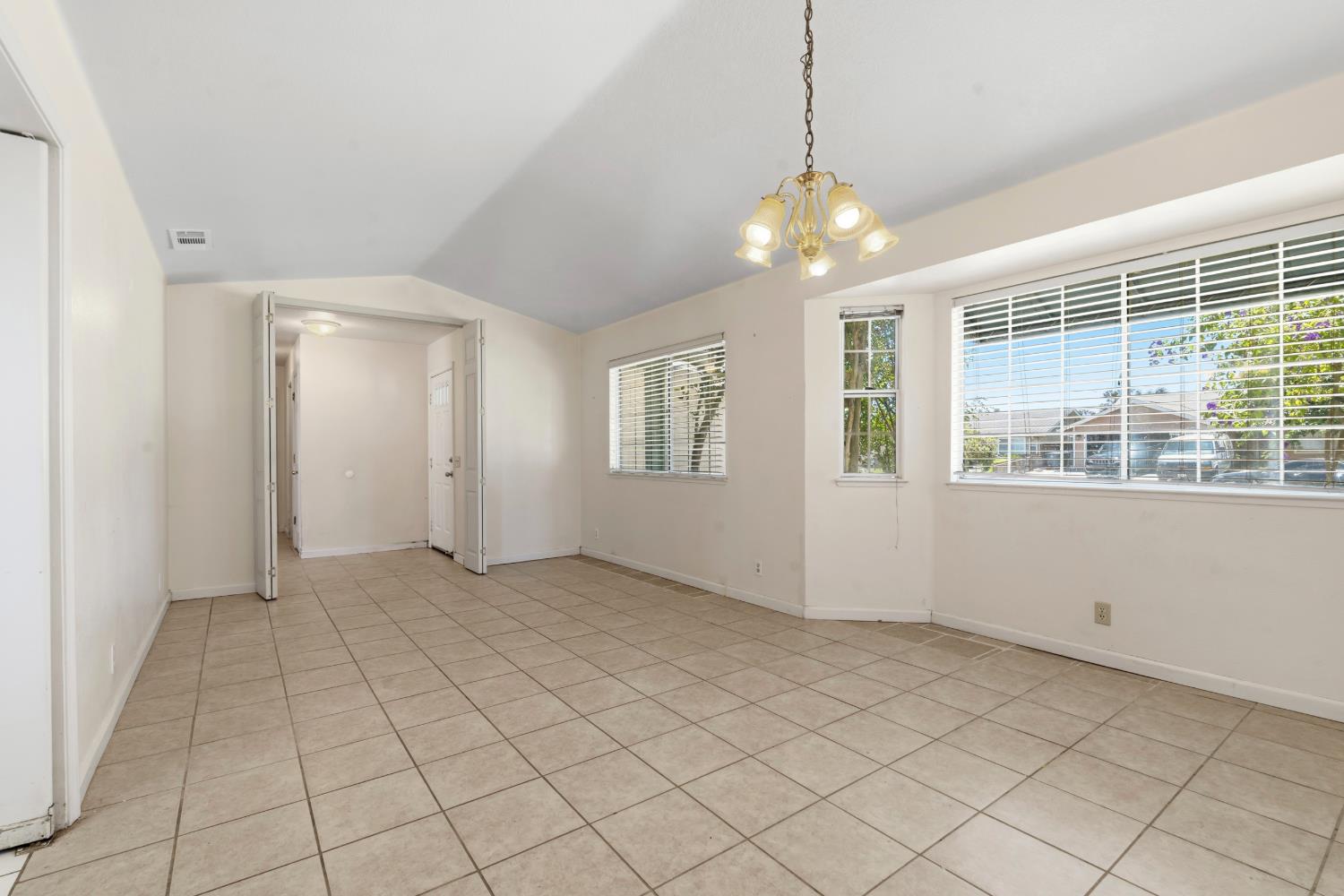 1285 Bonta Ave, Gustine, CA 95322