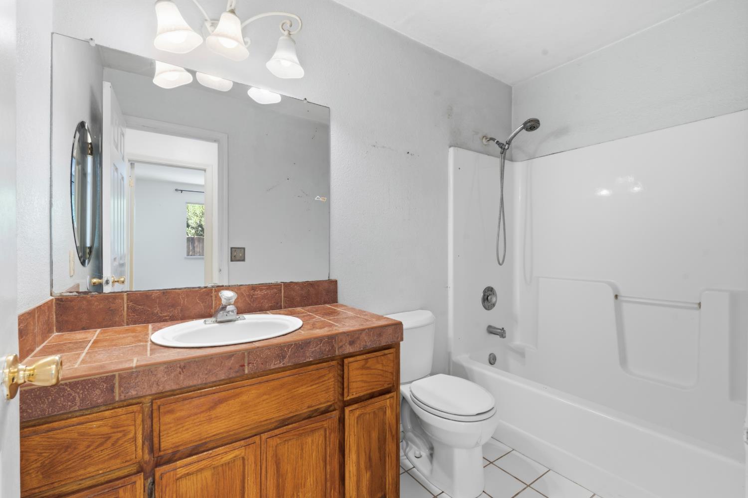 1285 Bonta Ave, Gustine, CA 95322