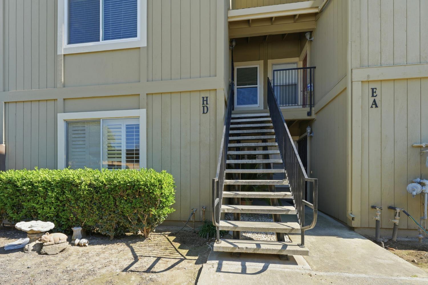 426 Cherry Ln #H, Manteca, CA 95337