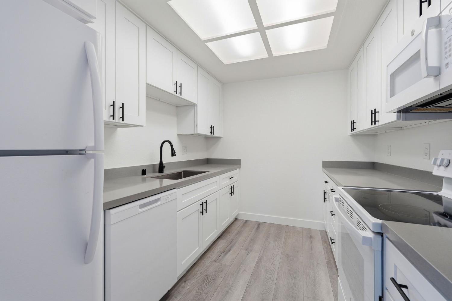 426 Cherry Ln #H, Manteca, CA 95337