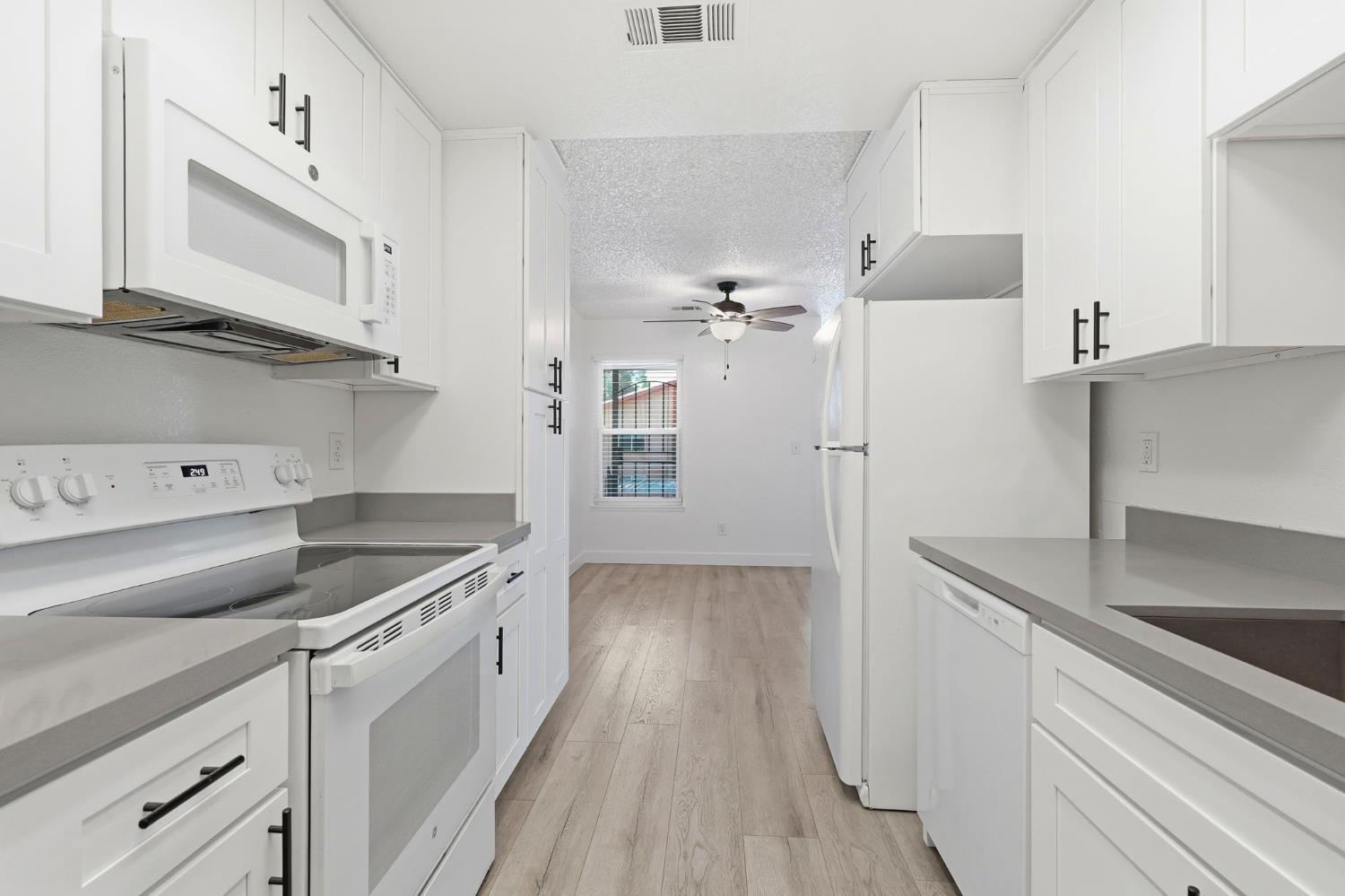 426 Cherry Ln #H, Manteca, CA 95337