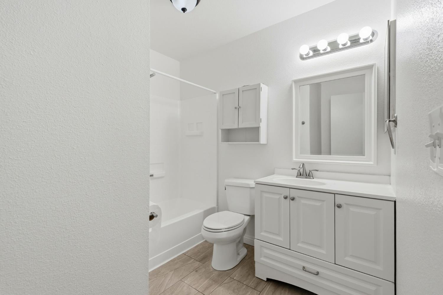 426 Cherry Ln #H, Manteca, CA 95337