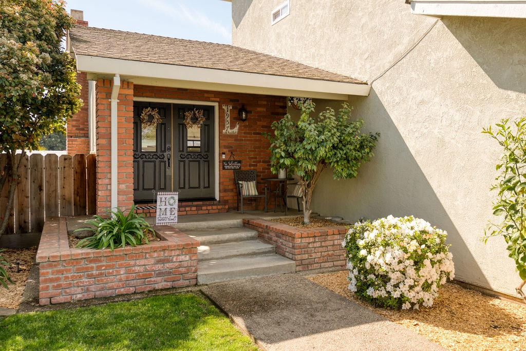 1957 Blue Spruce Dr, Oakdale, CA 95361