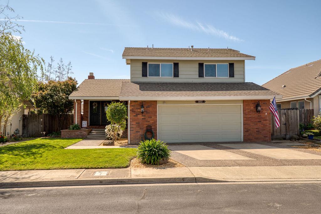 1957 Blue Spruce Dr, Oakdale, CA 95361