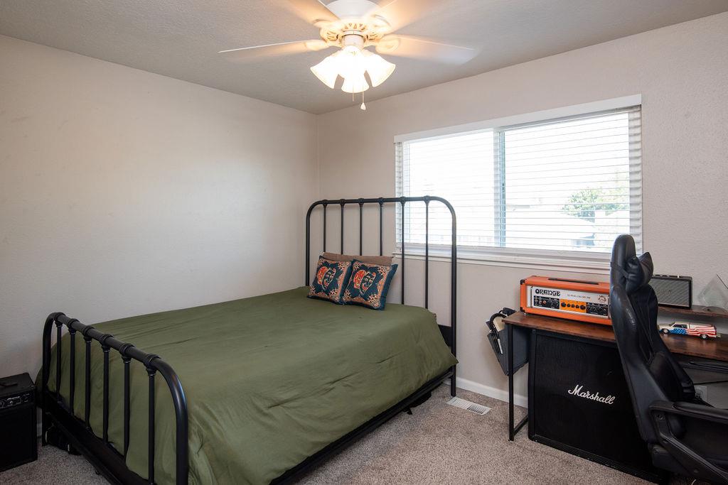 1957 Blue Spruce Dr, Oakdale, CA 95361