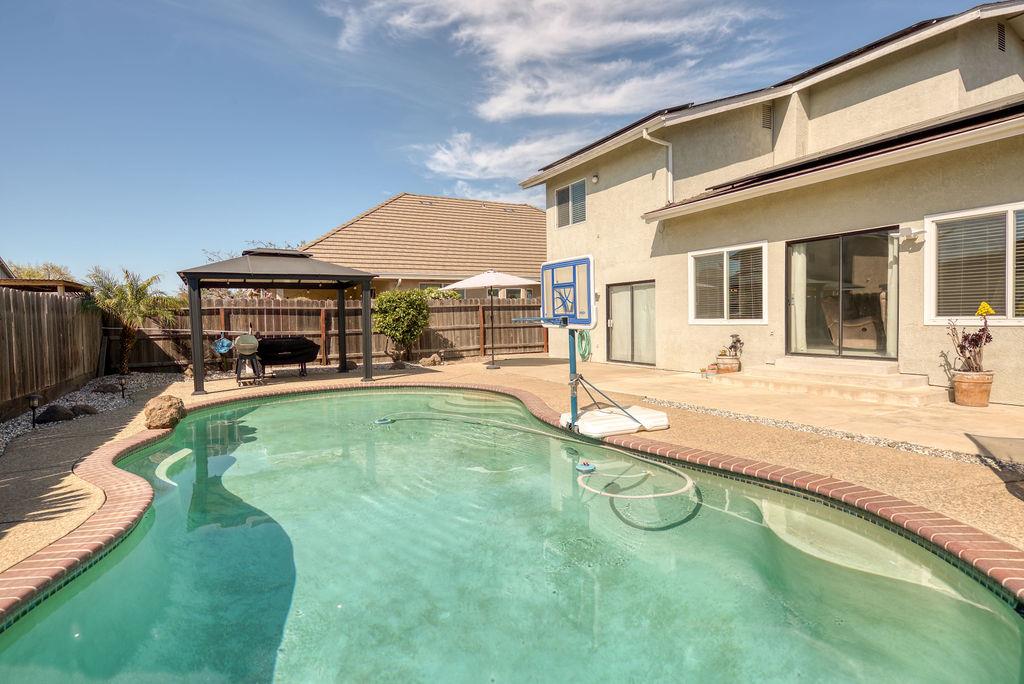 1957 Blue Spruce Dr, Oakdale, CA 95361