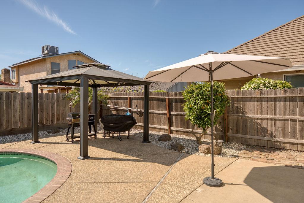 1957 Blue Spruce Dr, Oakdale, CA 95361