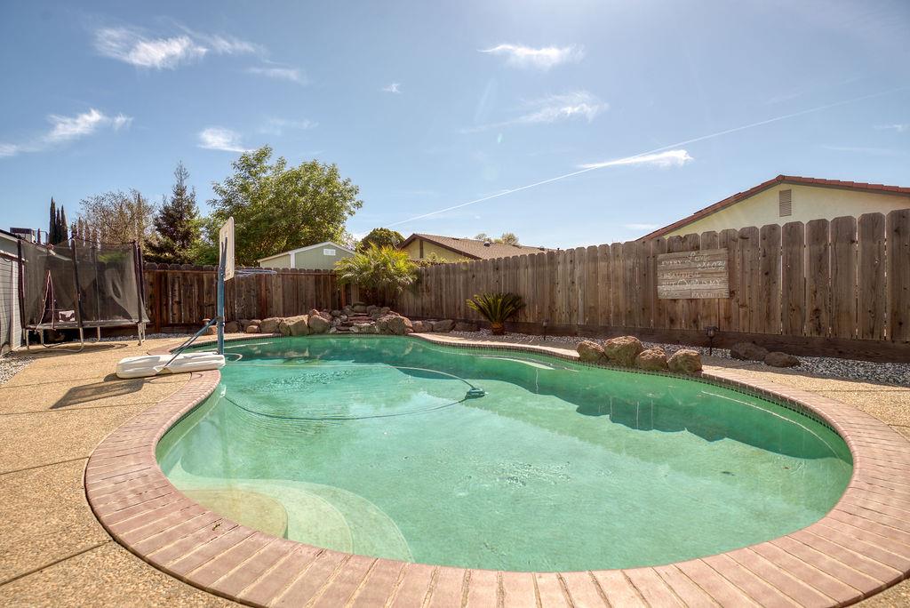 1957 Blue Spruce Dr, Oakdale, CA 95361