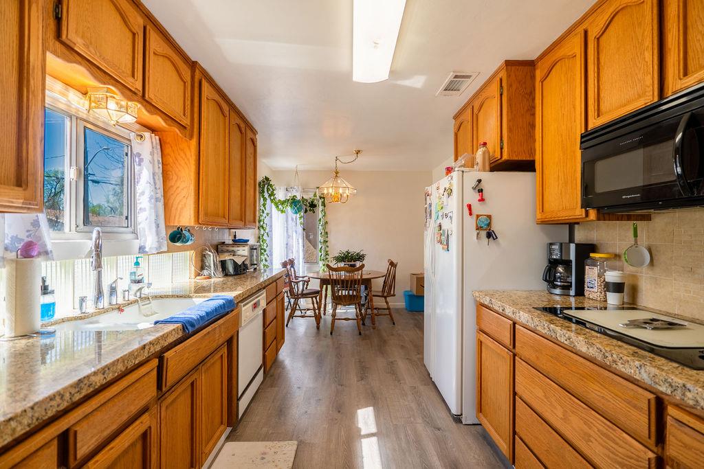 915 La Loma Ave, Modesto, CA 95354