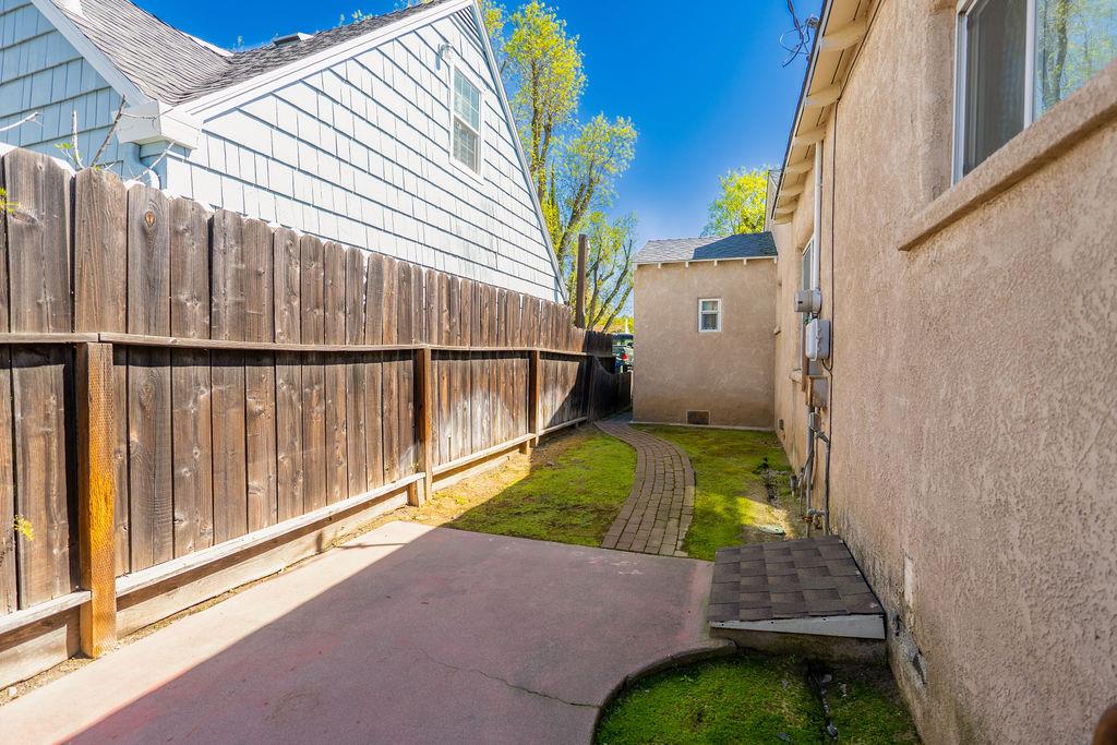 915 La Loma Ave, Modesto, CA 95354