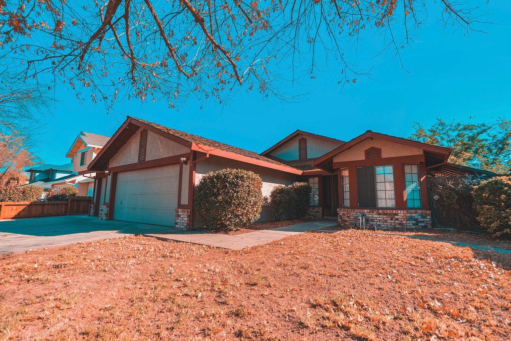2808 Canyon Dr, Modesto, CA 95351