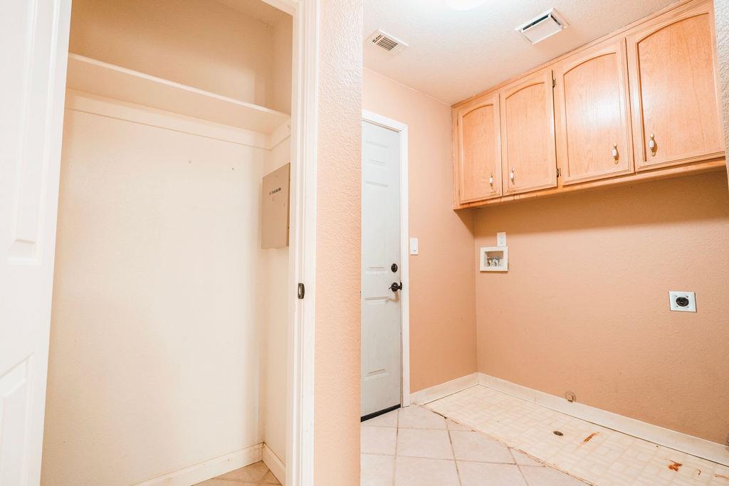 2808 Canyon Dr, Modesto, CA 95351