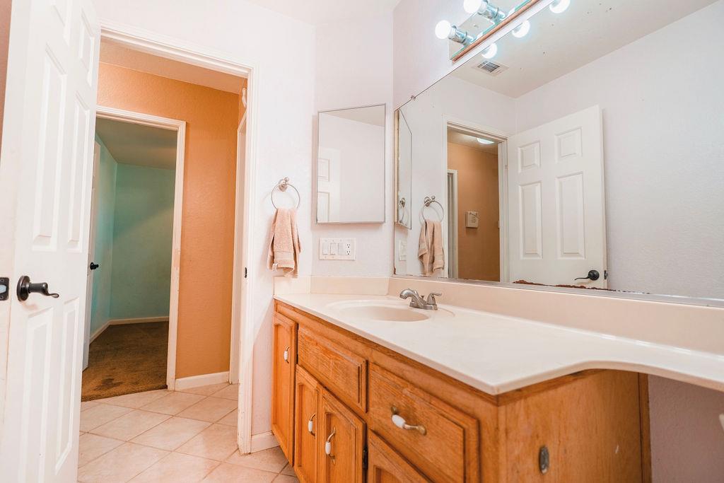 2808 Canyon Dr, Modesto, CA 95351