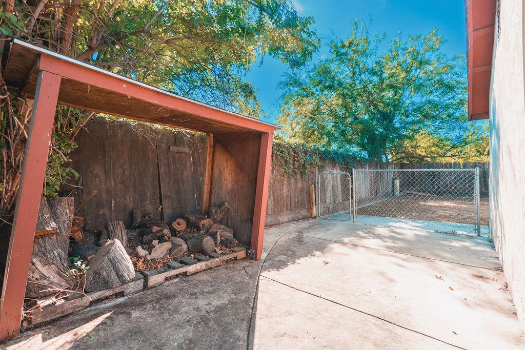 2808 Canyon Dr, Modesto, CA 95351