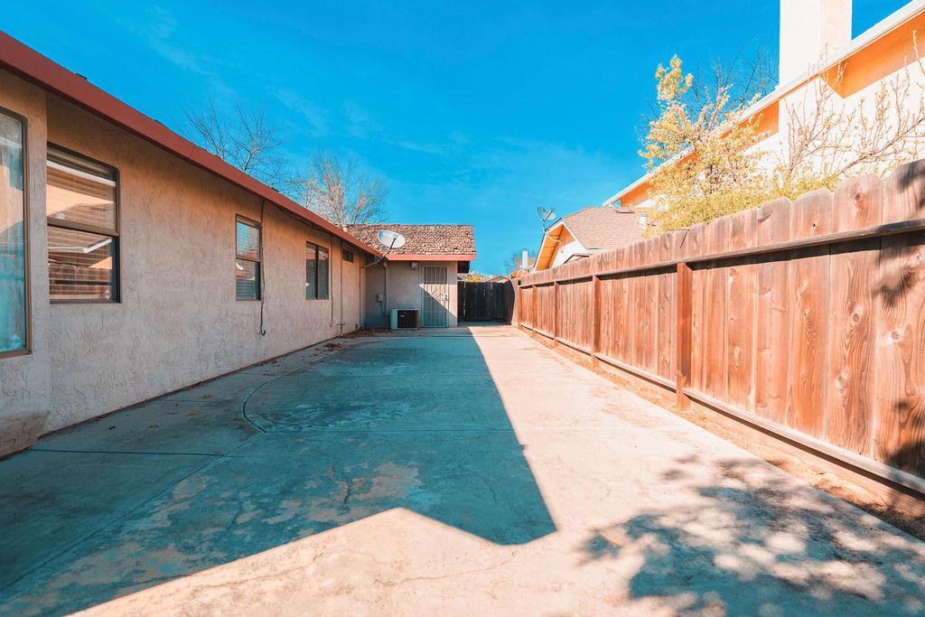 2808 Canyon Dr, Modesto, CA 95351