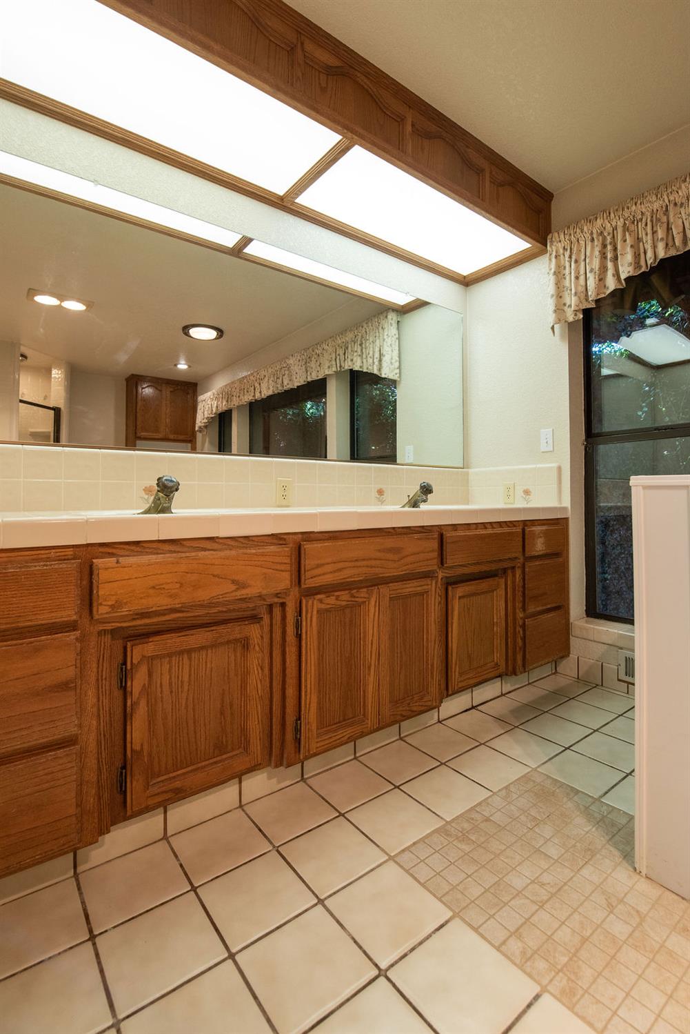 2063 Justice Ct, Turlock, CA 95382