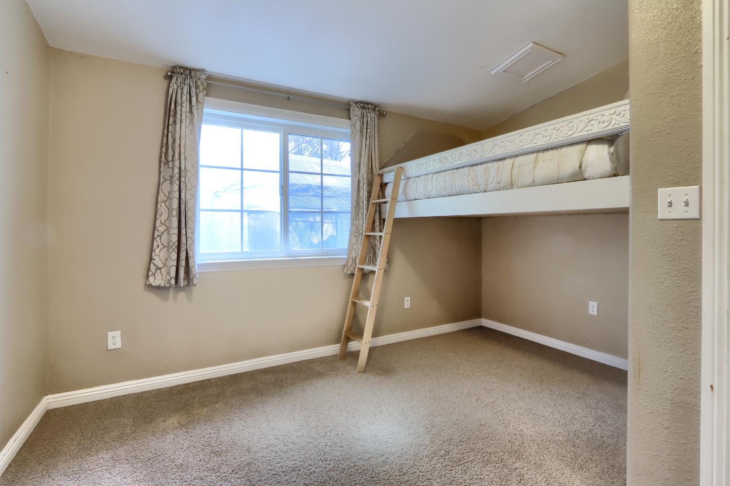 4421 Scrubby Oak Dr, Mariposa, CA 95338