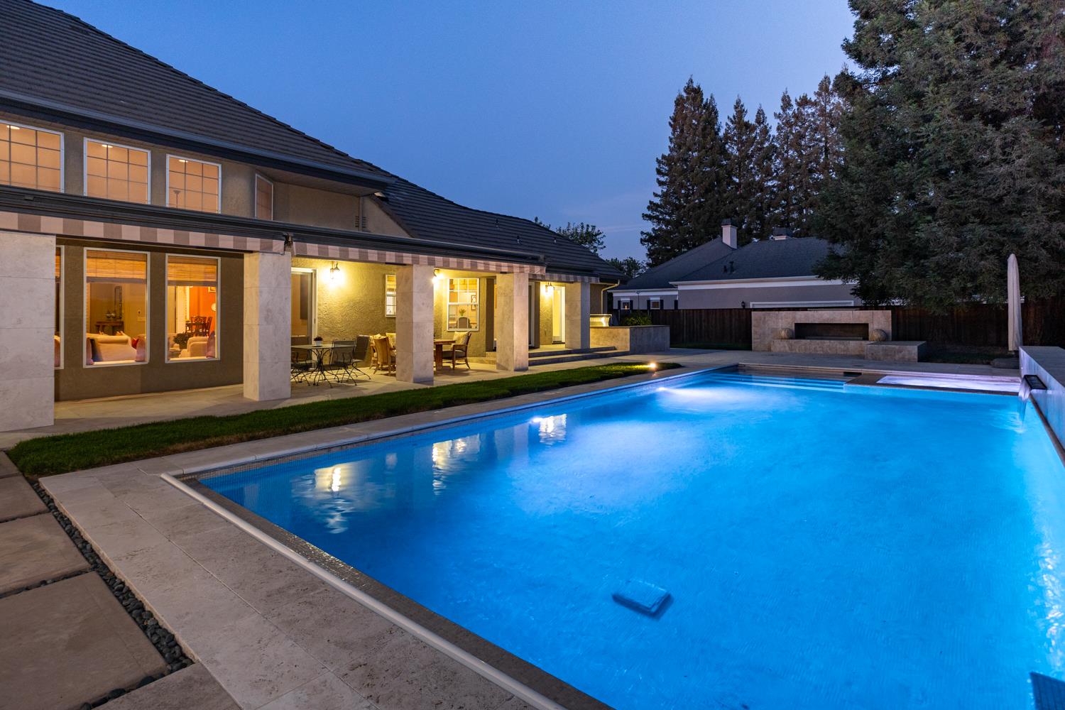 808 Country Club Dr, Modesto, CA 95356