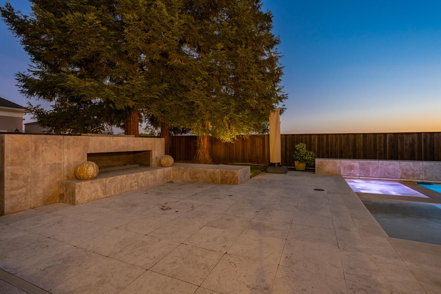 808 Country Club Dr, Modesto, CA 95356