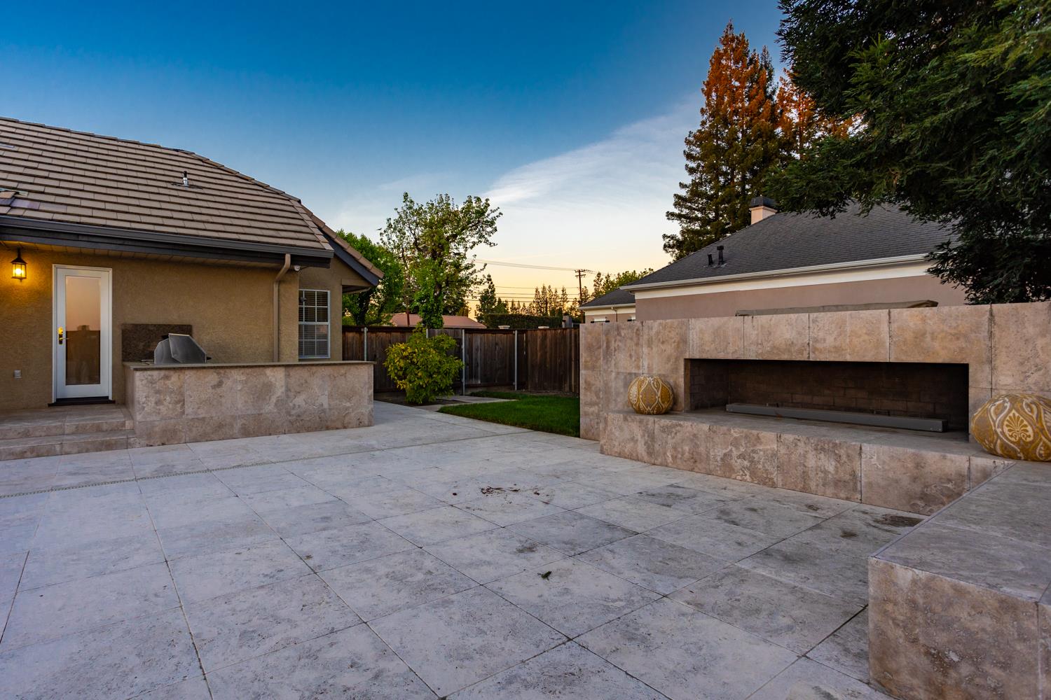 808 Country Club Dr, Modesto, CA 95356