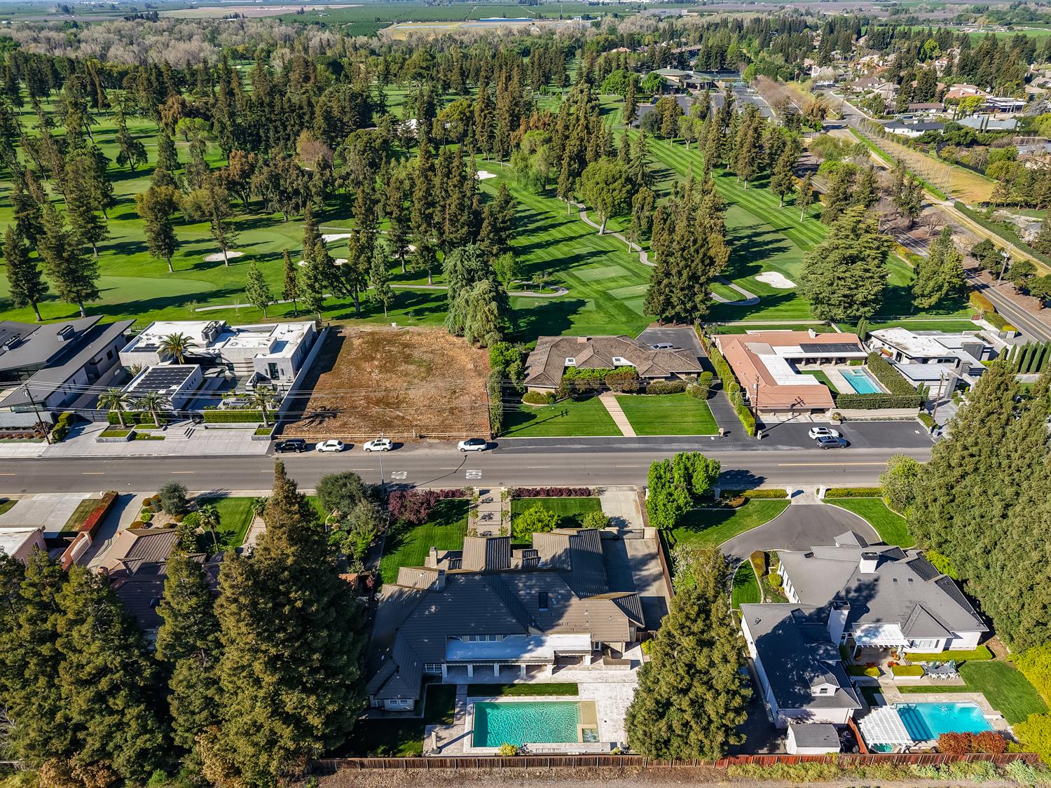 808 Country Club Dr, Modesto, CA 95356