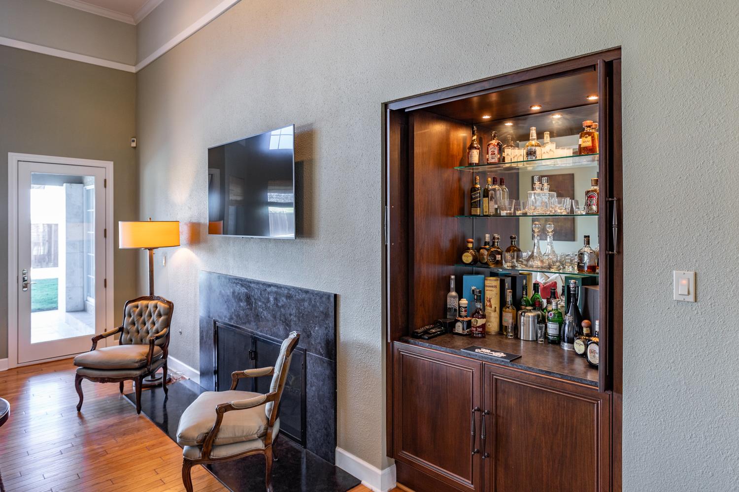 808 Country Club Dr, Modesto, CA 95356