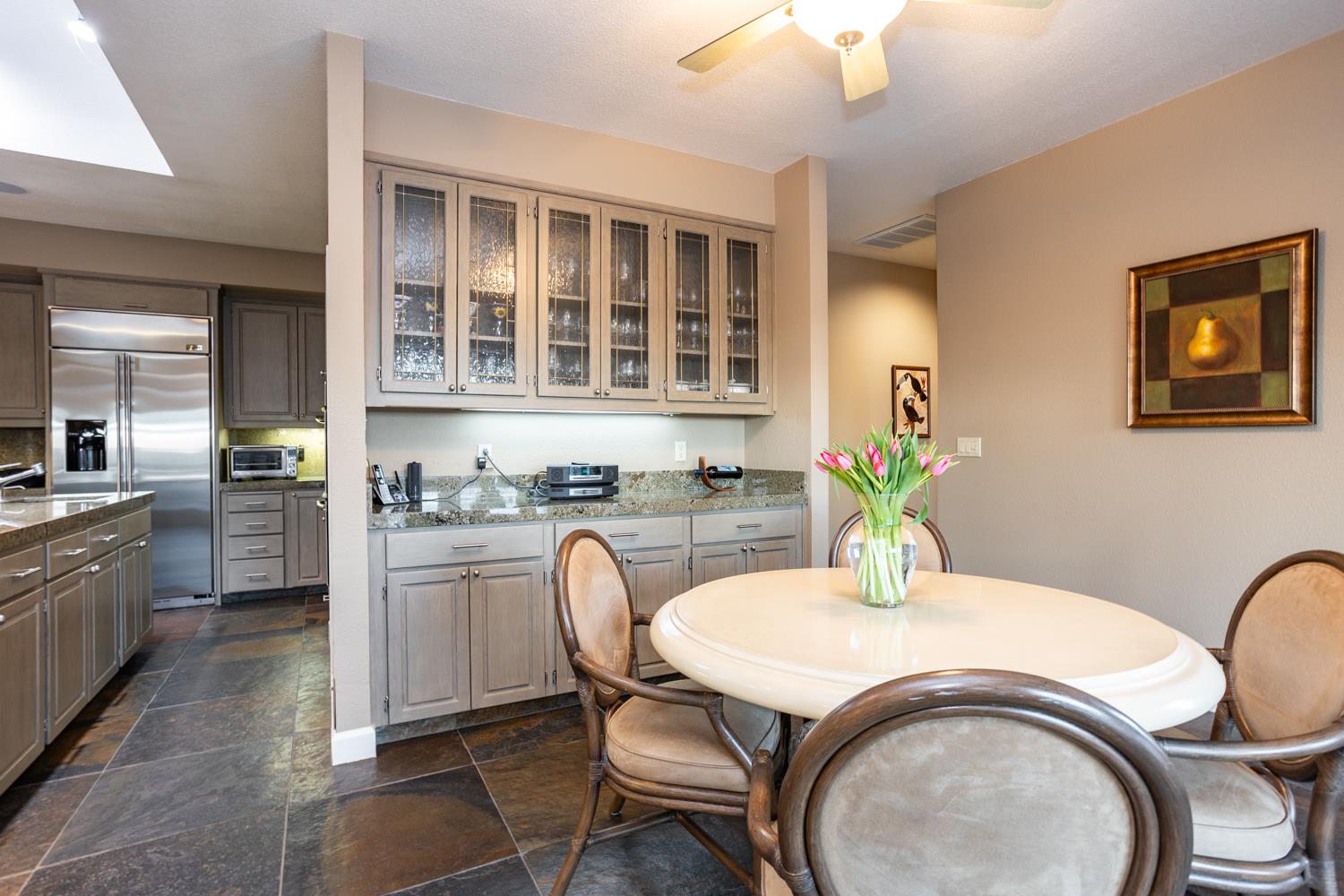 808 Country Club Dr, Modesto, CA 95356