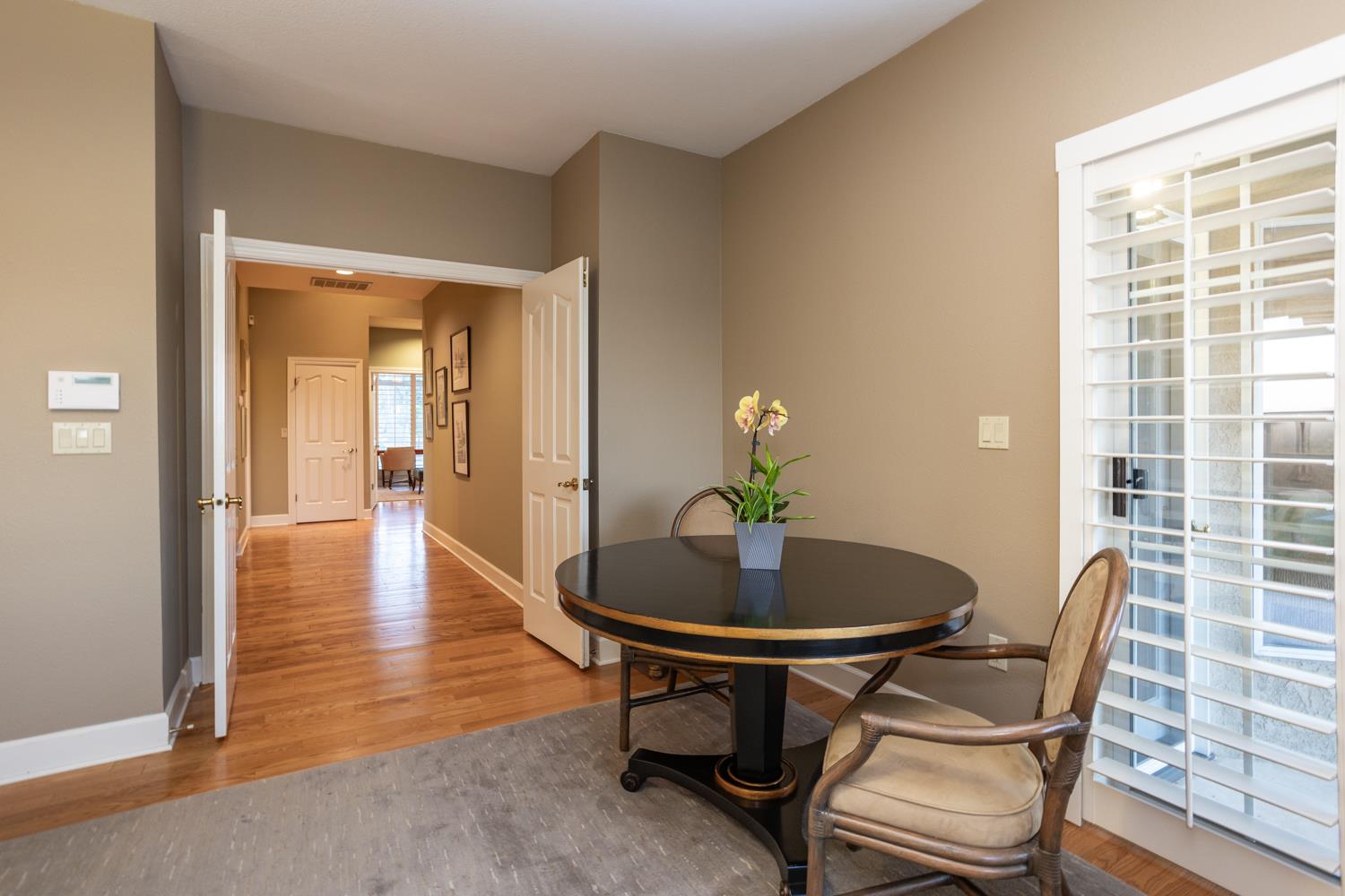 808 Country Club Dr, Modesto, CA 95356