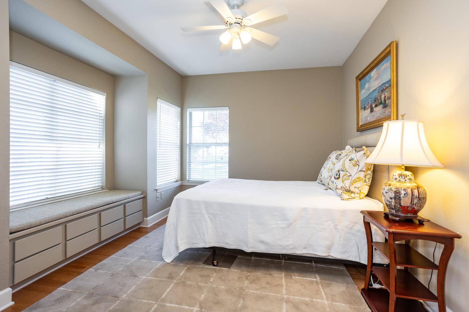 808 Country Club Dr, Modesto, CA 95356