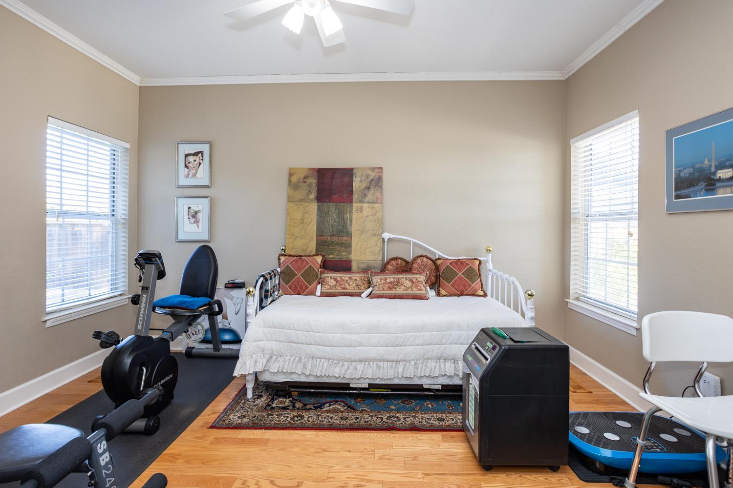 808 Country Club Dr, Modesto, CA 95356