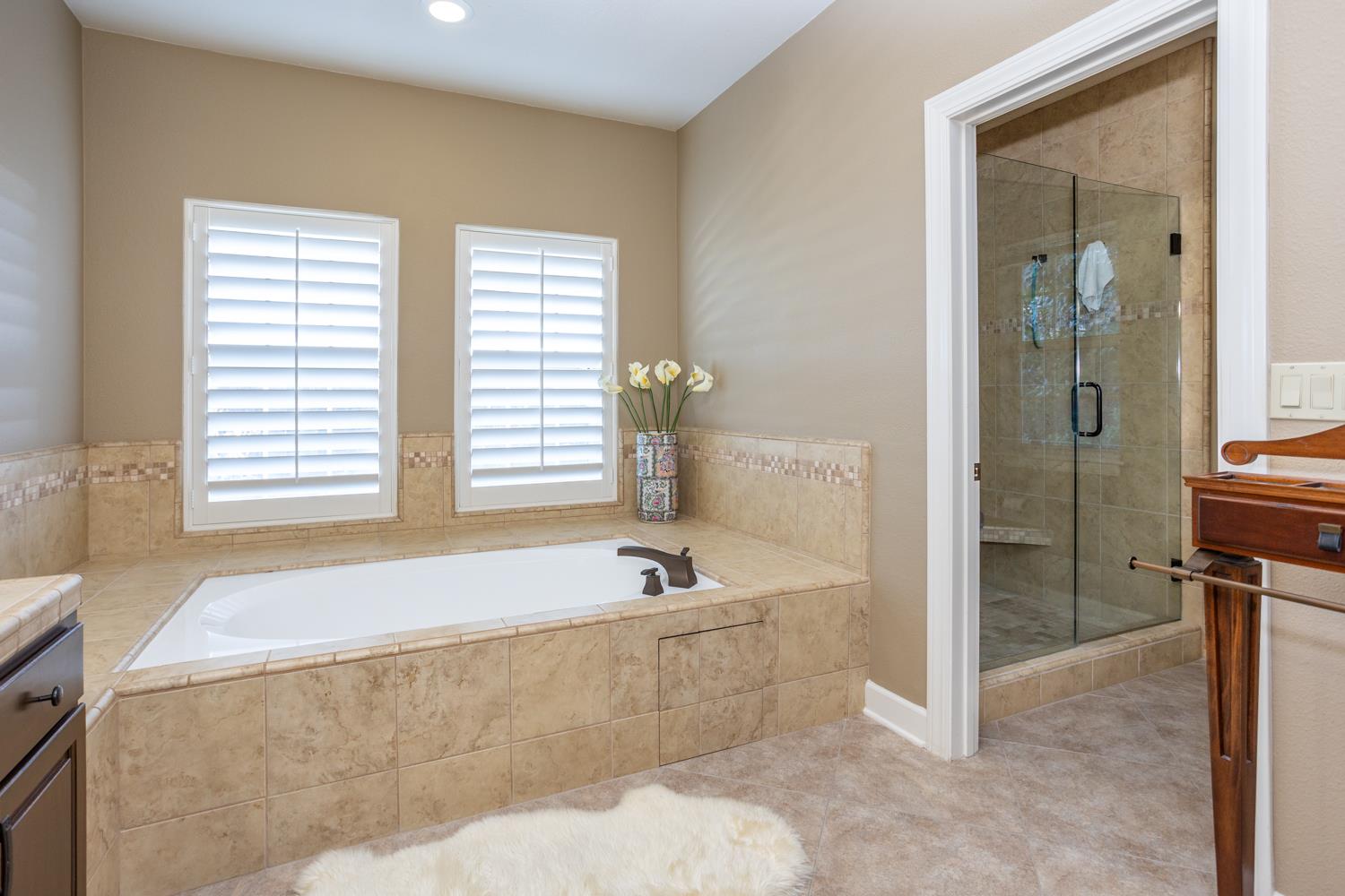 808 Country Club Dr, Modesto, CA 95356