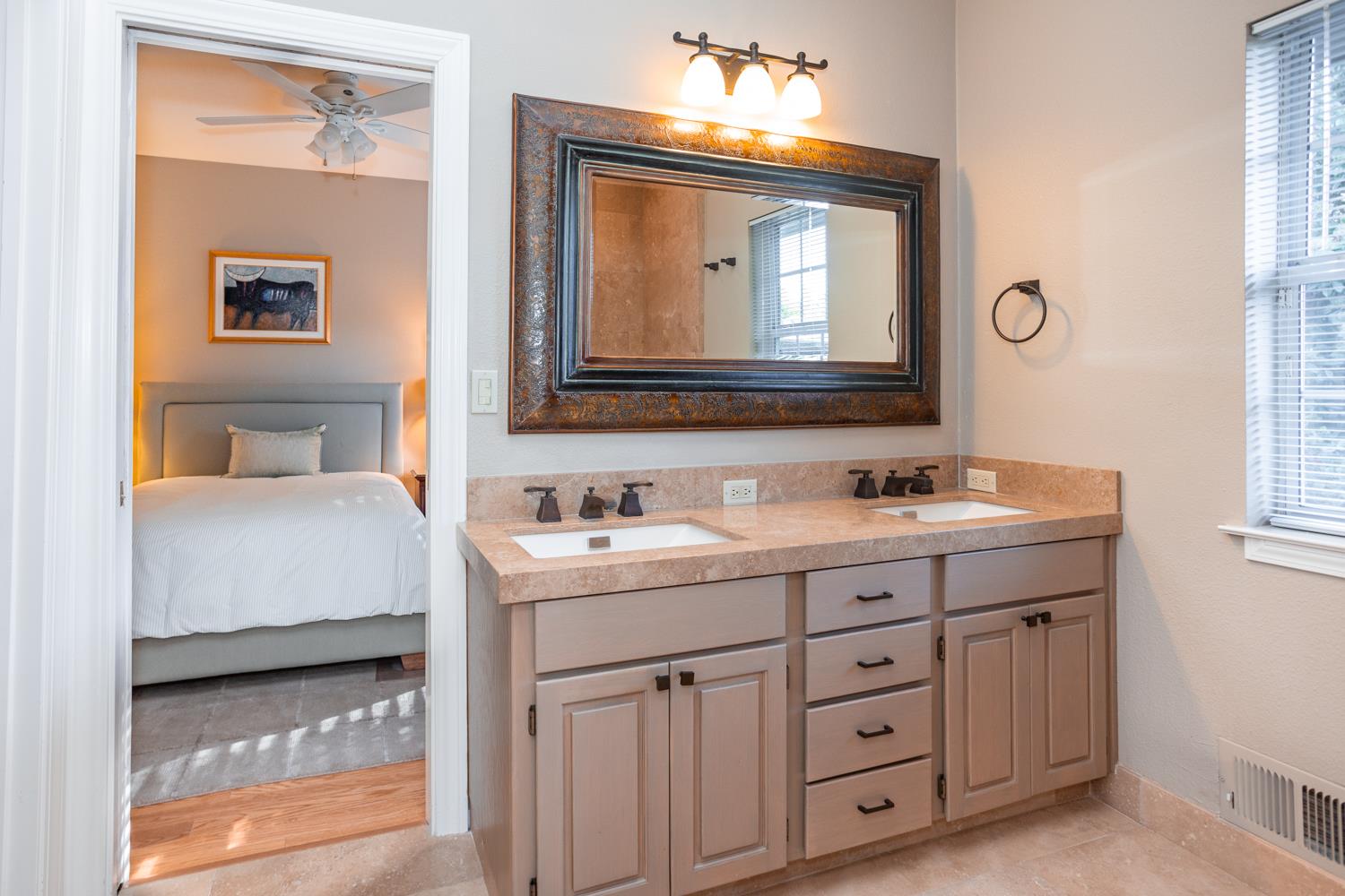 808 Country Club Dr, Modesto, CA 95356