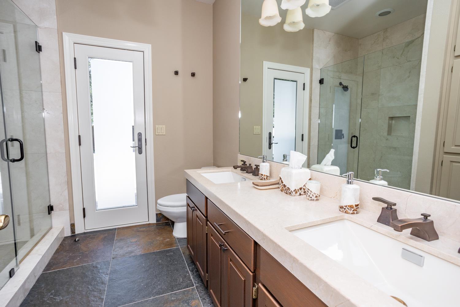 808 Country Club Dr, Modesto, CA 95356