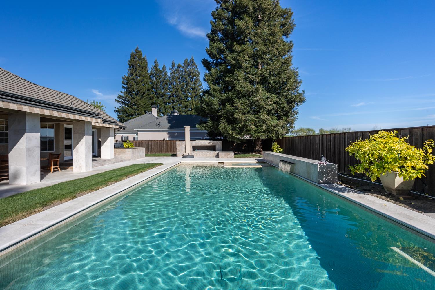 808 Country Club Dr, Modesto, CA 95356