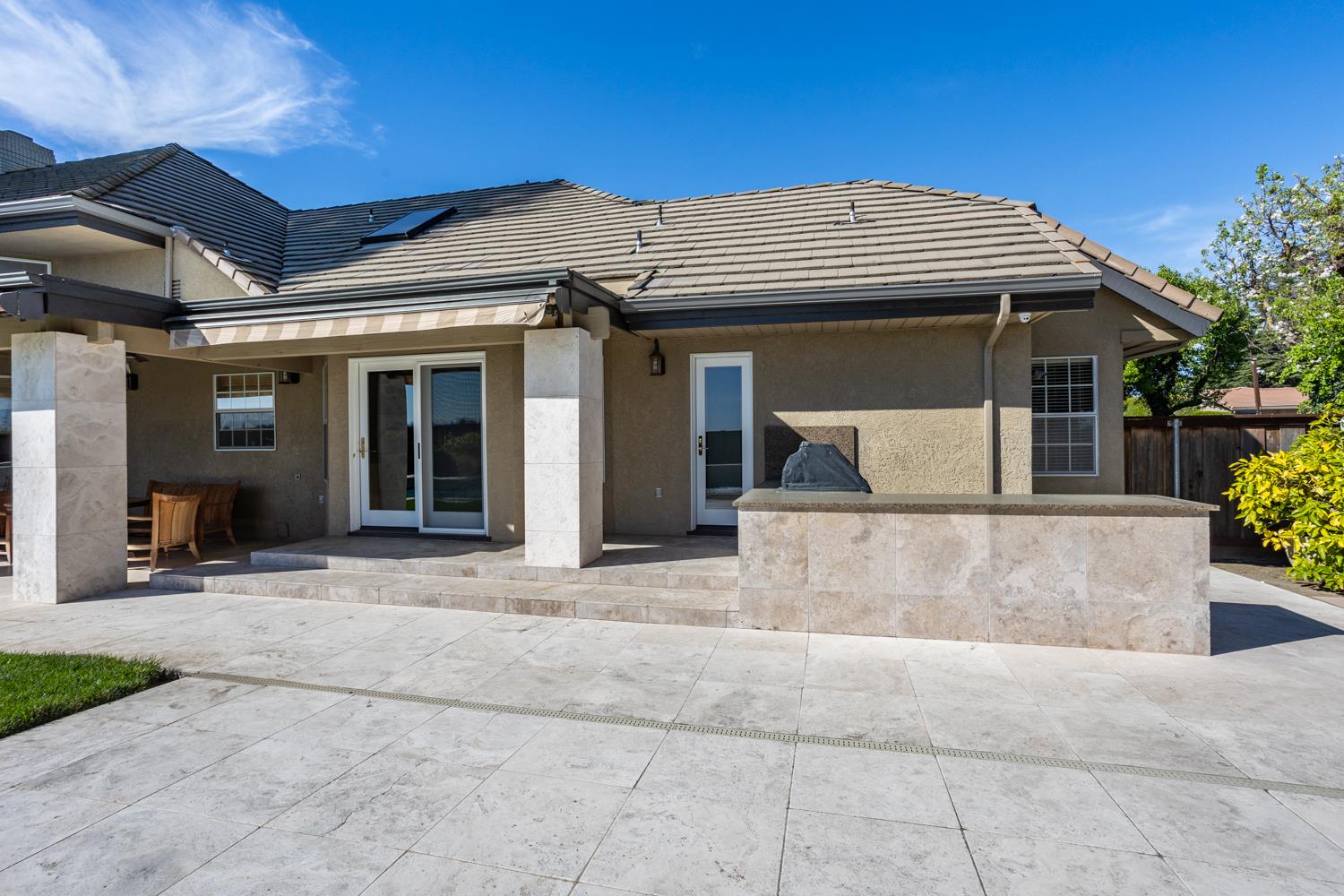 808 Country Club Dr, Modesto, CA 95356