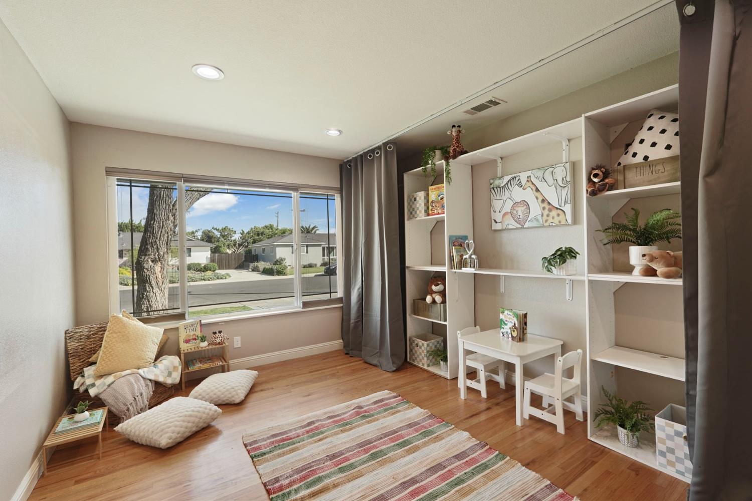 916 6th St, Ripon, CA 95366