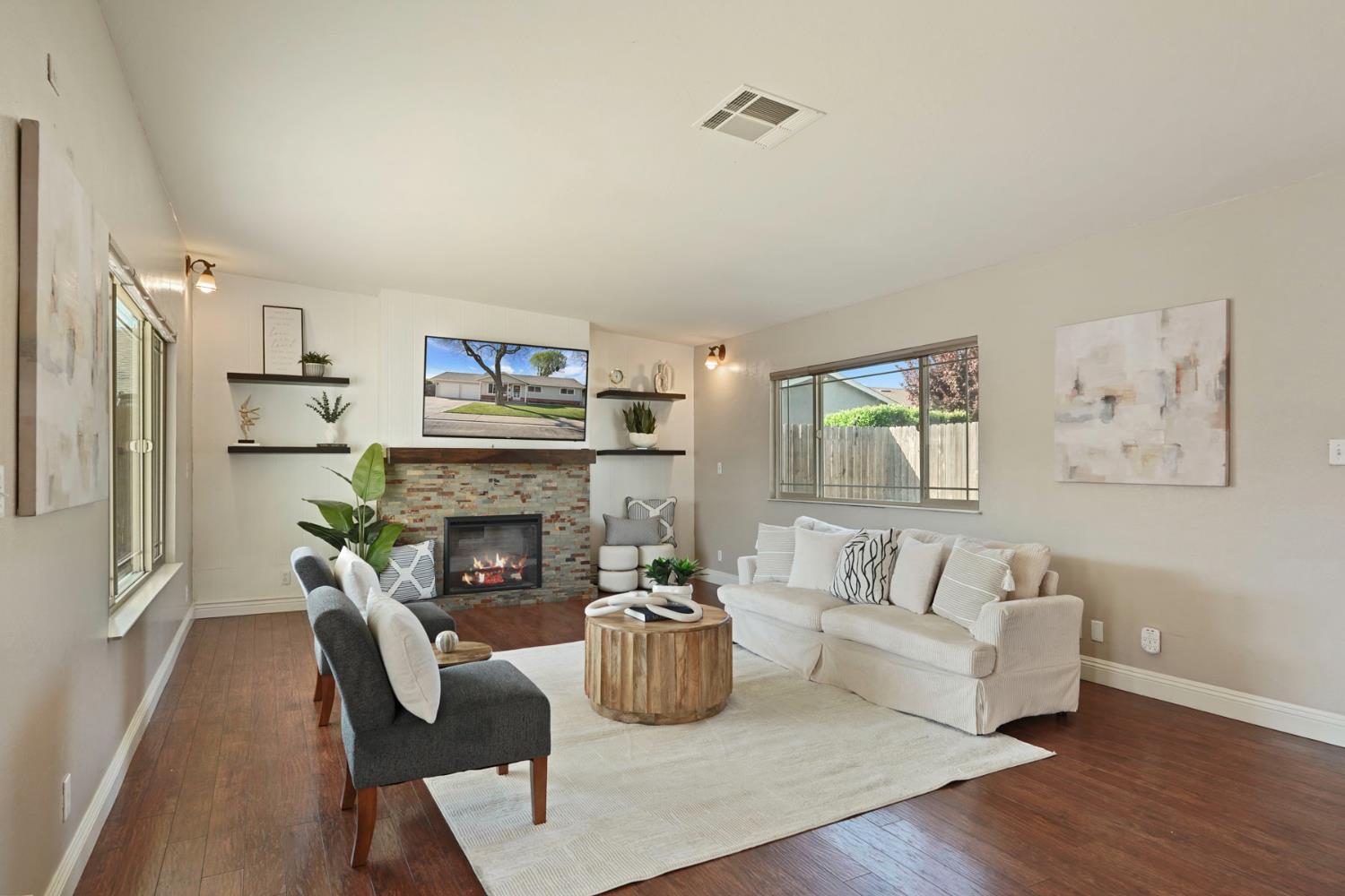 916 6th St, Ripon, CA 95366