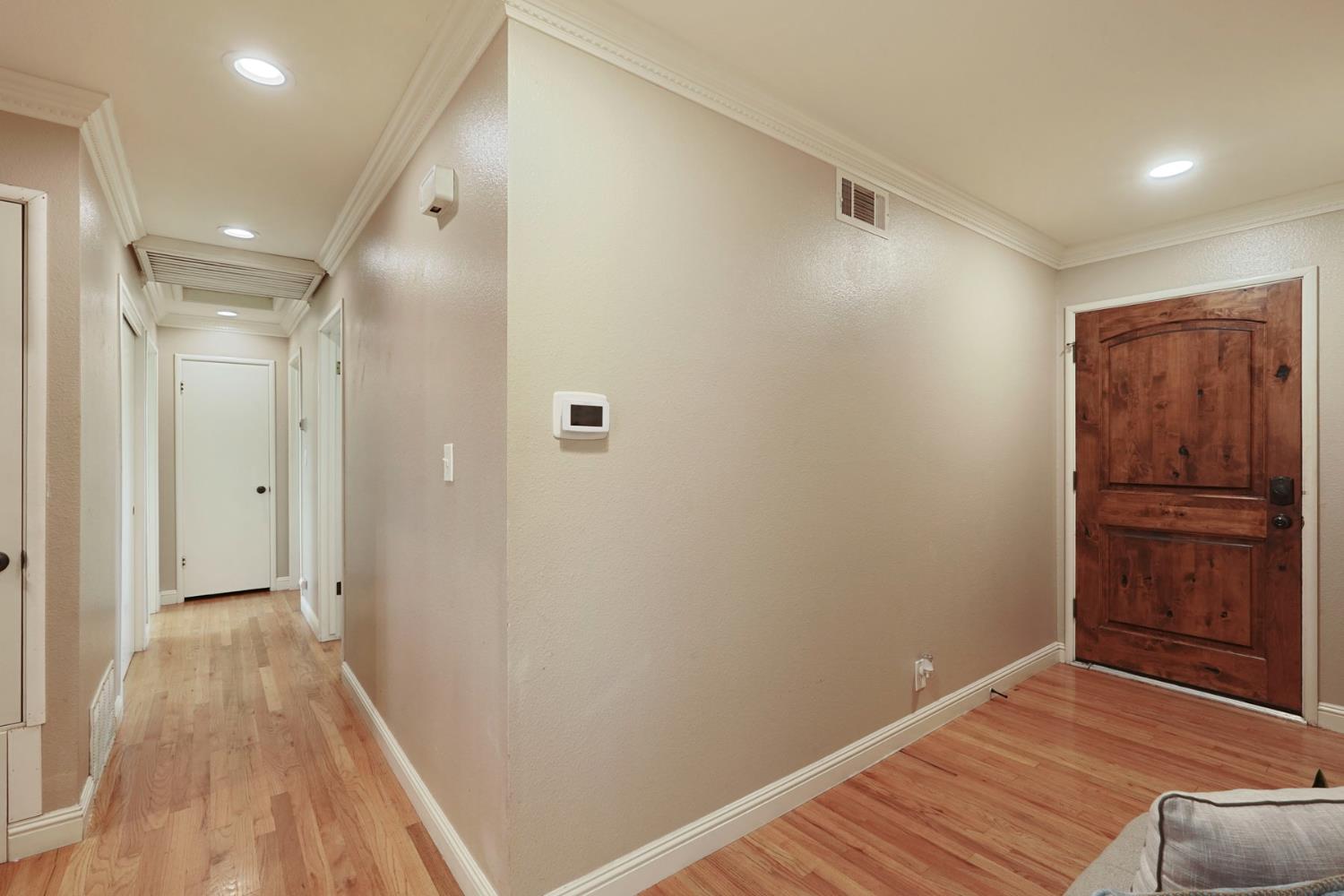 916 6th St, Ripon, CA 95366