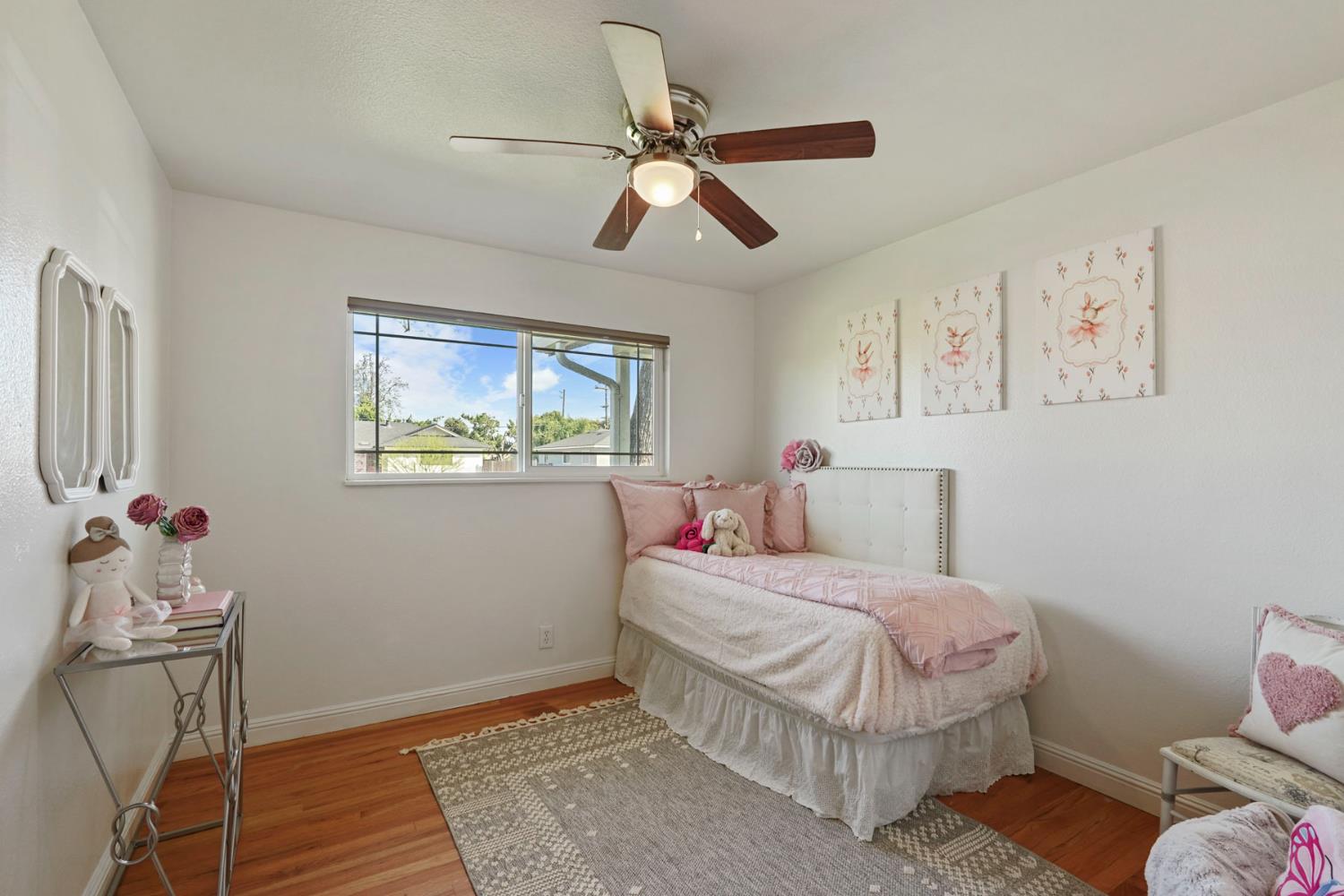 916 6th St, Ripon, CA 95366