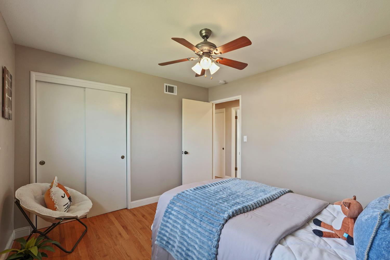 916 6th St, Ripon, CA 95366